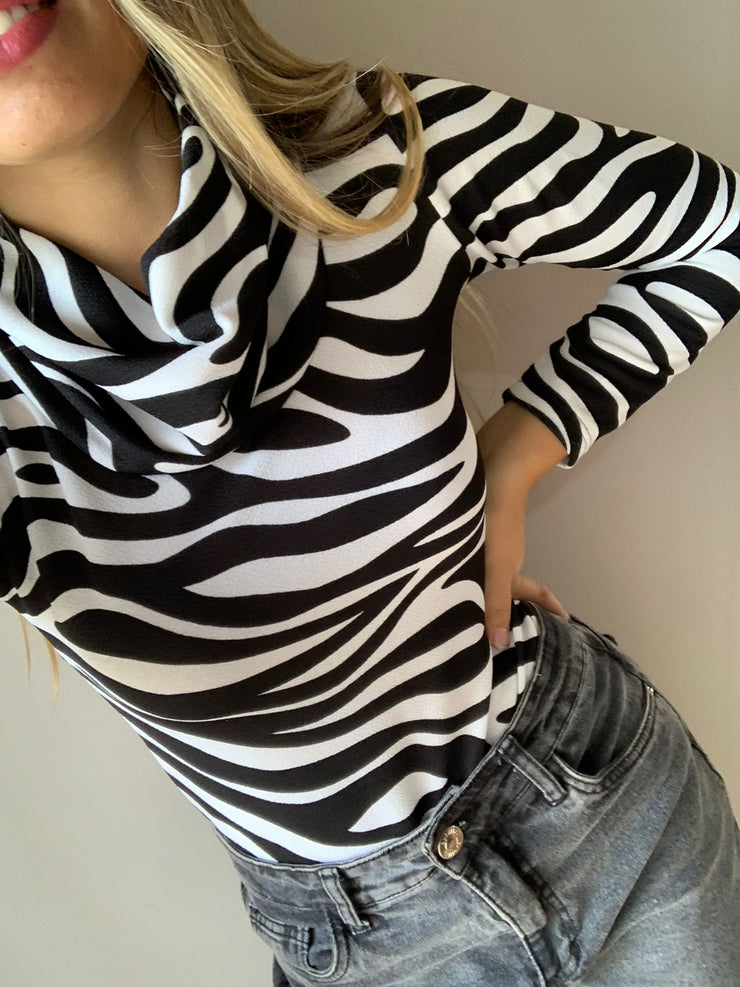 BODY O POLERA CUELLO ANCHO CEBRA